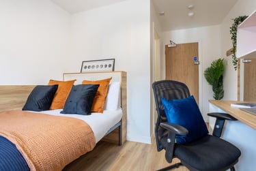 Silver Ensuite at MSV South, 357a Great Western Street, Fallowfield, Manchester, M144AH - Image 1