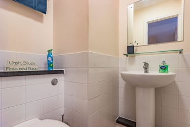Classic 6 Bed Ensuite - Image 2