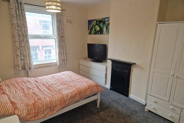 2 bed house, Harold Mount, Burley, Leeds, LS61PW - Image 2