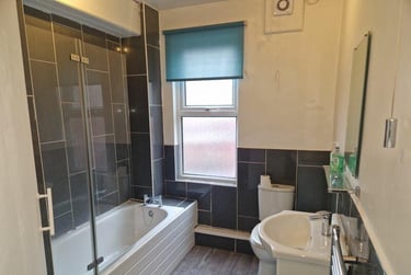 2 bed house, Harold Mount, Burley, Leeds, LS61PW - Image 3