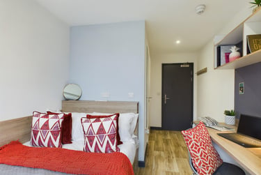 Bronze En Suite at Eden Square, Stoney Stanton Road, City Centre, Coventry, CV14FS - Image 2