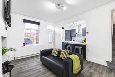 2 bed house, Queens Road, Hyde Park, Leeds, LS61NY - Image 3