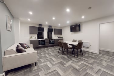 6 bed house, Graduation House, Beeston, Nottingham, NG94HL - Image 1