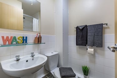Classic 2 Bed Ensuite at The Pinnacles, Broad Street, City Centre, Sheffield, S25AR - Image 4