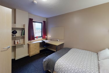 Classic 5 Bed Ensuite Plus at The Pinnacles, Broad Street, City Centre, Sheffield, S25AR - Image 1
