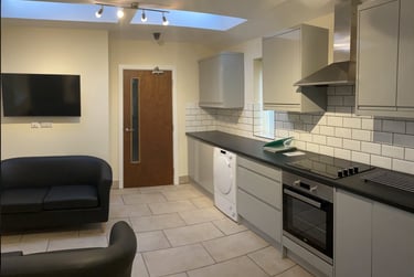 4 bed house, Cranbrook Avenue, Beverley Road, Hull, HU67TT - Image 1