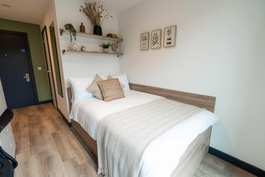 Silver En Suite - Image 1