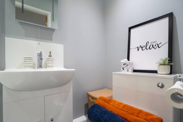 5 Bed Top Floor Ensuite - Image 4