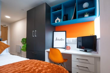 9 Bed Top Floor Ensuite - Image 1