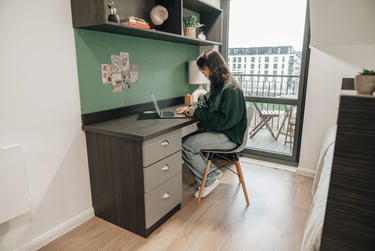 Silver Balcony Studio Riverside - Image 9