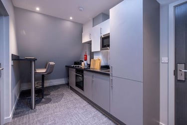 Classic 2 Bedroom Apartment at Ash Grove Court, Ash Grove, University Of Surrey, Guildford, GU28US - Image 6
