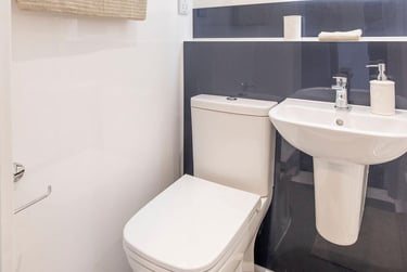 Classic 2 Bedroom Apartment at Ash Grove Court, Ash Grove, University Of Surrey, Guildford, GU28US - Image 9