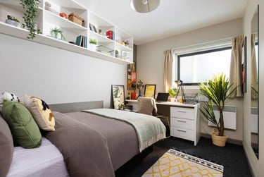 Gold En Suite - Image 1