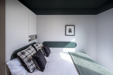 Platinum Studio Canal View - Image 2