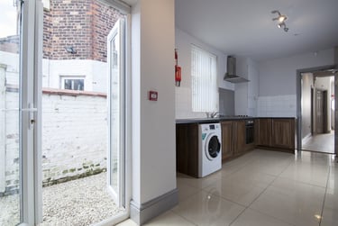 5 bed house, Oak Road, Charlestown, Salford, M72HP - Image 4