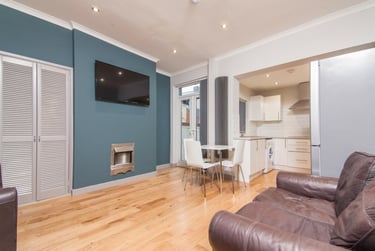 3 bed house, Gerald Road, Charlestown, Salford, M66DW - Image 2