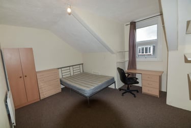 5 bed house, Hessle View, Hyde Park, Leeds, LS61ER - Image 2