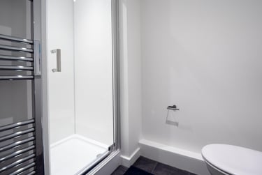 Bronze Ensuite at The Paper Works, York Street, City Centre, Sheffield, S12NY - Image 3