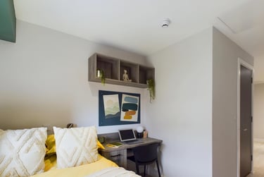 Luxury Ensuite - Image 2