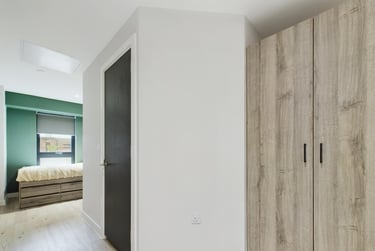 Luxury Ensuite - Image 3