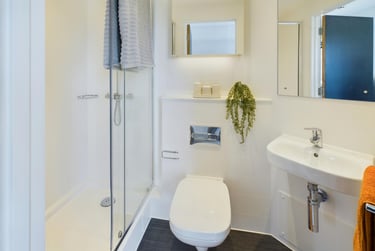 Superior Ensuite - Image 3