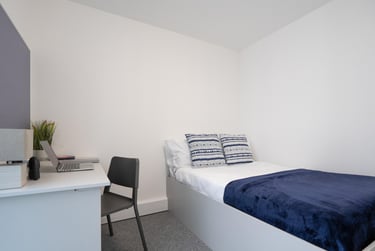 Silver Ensuite at The Paper Works, York Street, City Centre, Sheffield, S12NY - Image 3