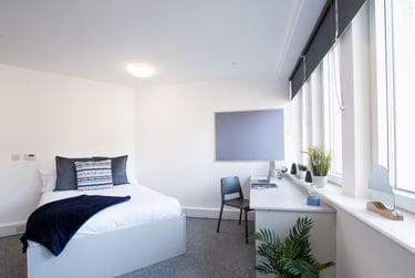 Gold Ensuite at The Paper Works, York Street, City Centre, Sheffield, S12NY - Image 1