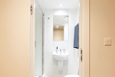 Classic Ensuite at Pershore Junction, 1-3 Dogpool Lane, Selly Park, Birmingham, B302XN - Image 8