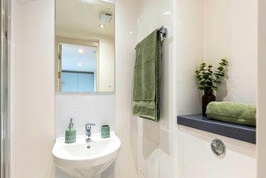 Gold Studio at Pershore Junction, 1-3 Dogpool Lane, Selly Park, Birmingham, B302XN - Image 5