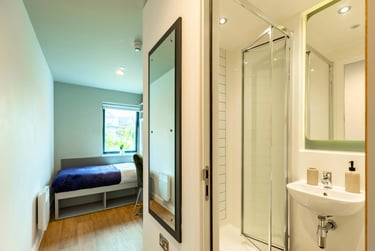 Classic Ensuite at Clifford House, Stadium Way, Pennsylvania, Exeter, EX46AQ - Image 3
