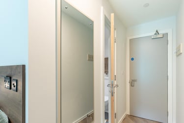Bronze Studio at The Place, 33 Queens Road, City Centre, Nottingham, NG23AS - Image 3