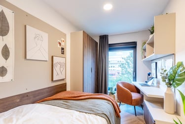 Classic Plus Ensuite at The Place, 33 Queens Road, City Centre, Nottingham, NG23AS - Image 1