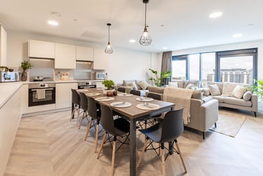 Penthouse Ensuite at The Place, 33 Queens Road, City Centre, Nottingham, NG23AS - Image 2