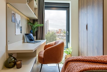 Platinum Ensuite at The Place, 33 Queens Road, City Centre, Nottingham, NG23AS - Image 3