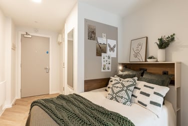 Silver Studio at The Place, 33 Queens Road, City Centre, Nottingham, NG23AS - Image 1