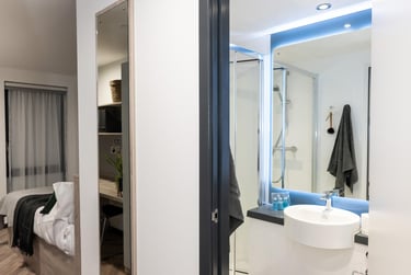 Deluxe Ensuite at Steelworks, 29 Rockingham Street, City Centre, Sheffield, S14WB - Image 2