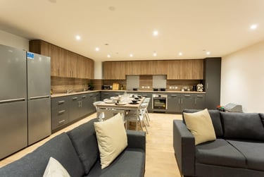 8 Bed Deluxe En-suite at Innovo House, 60 Devon Street, Low Hill, Liverpool, L38AJ - Image 4
