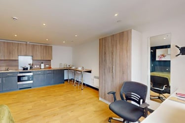 Penthouse Deluxe Studio at Innovo House, 60 Devon Street, Low Hill, Liverpool, L38AJ - Image 2