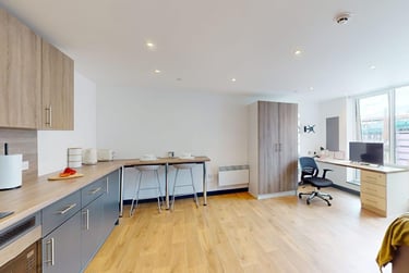 Penthouse Deluxe Studio at Innovo House, 60 Devon Street, Low Hill, Liverpool, L38AJ - Image 3