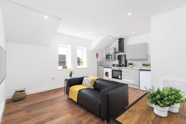 2 bed house, Royal Park Road, Hyde Park, Leeds, LS61FR - Image 1