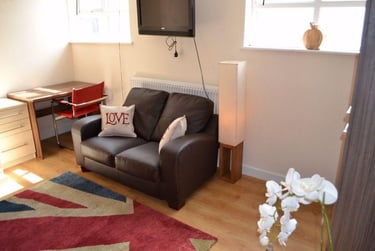 1 bed house, Orchard Street, City Centre, Loughborough, LE115AZ - Image 1