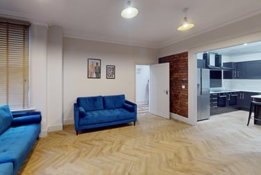 9 bed house, Granby Street, City Centre, Loughborough, LE113DU - Image 1