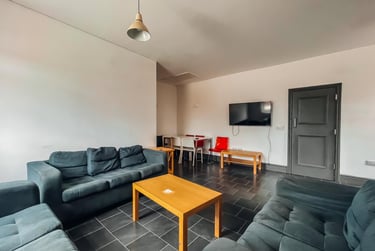 7 bed house, High Street, City Centre, Loughborough, LE112PZ - Image 1