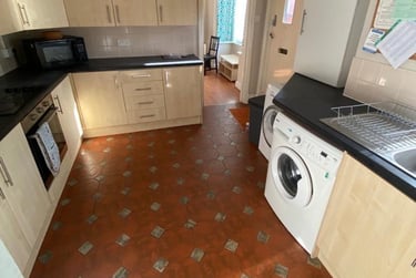 6 bed house, Burleigh Road, City Centre, Loughborough, LE113BA - Image 1