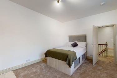 6 bed house, Granby Street, City Centre, Loughborough, LE113DU - Image 2