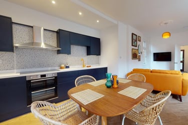 6 bed house, Granby Street, City Centre, Loughborough, LE113DU - Image 1