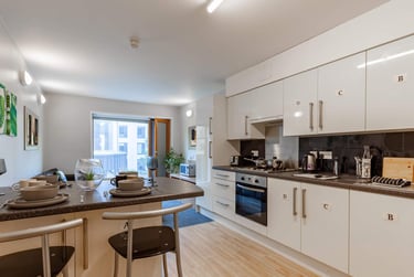 Classic Ensuite at Kendrick Hall, 4 Crown Place, City Centre, Reading, RG15AE - Image 4