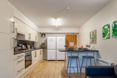 Classic Ensuite at Kendrick Hall, 4 Crown Place, City Centre, Reading, RG15AE - Image 5