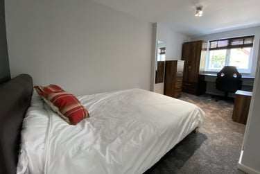6 bed house, Holywell Drive, City Centre, Loughborough, LE113JZ - Image 4