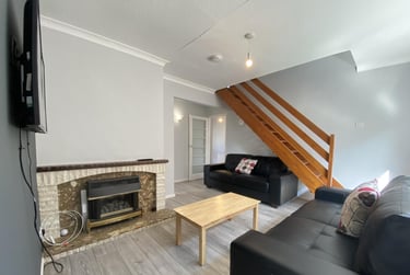 6 bed house, Holywell Drive, City Centre, Loughborough, LE113JZ - Image 1